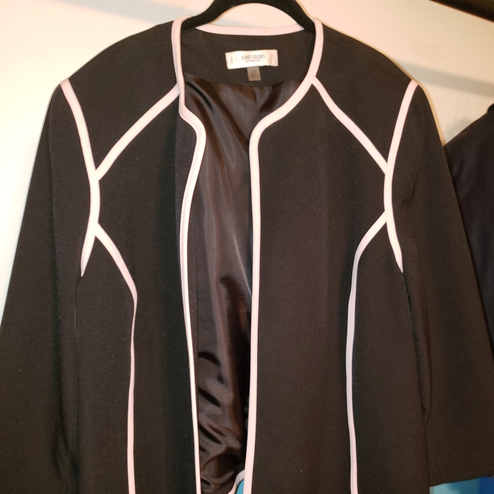 Blazer - Picture 1 of 2